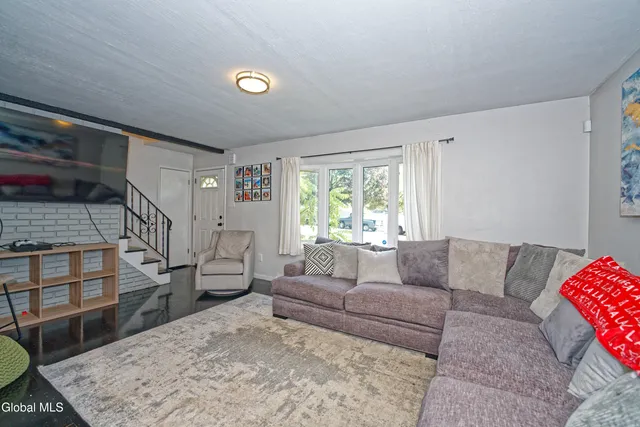 $275,000 | 9 Pompano Drive, Troy, NY 12182