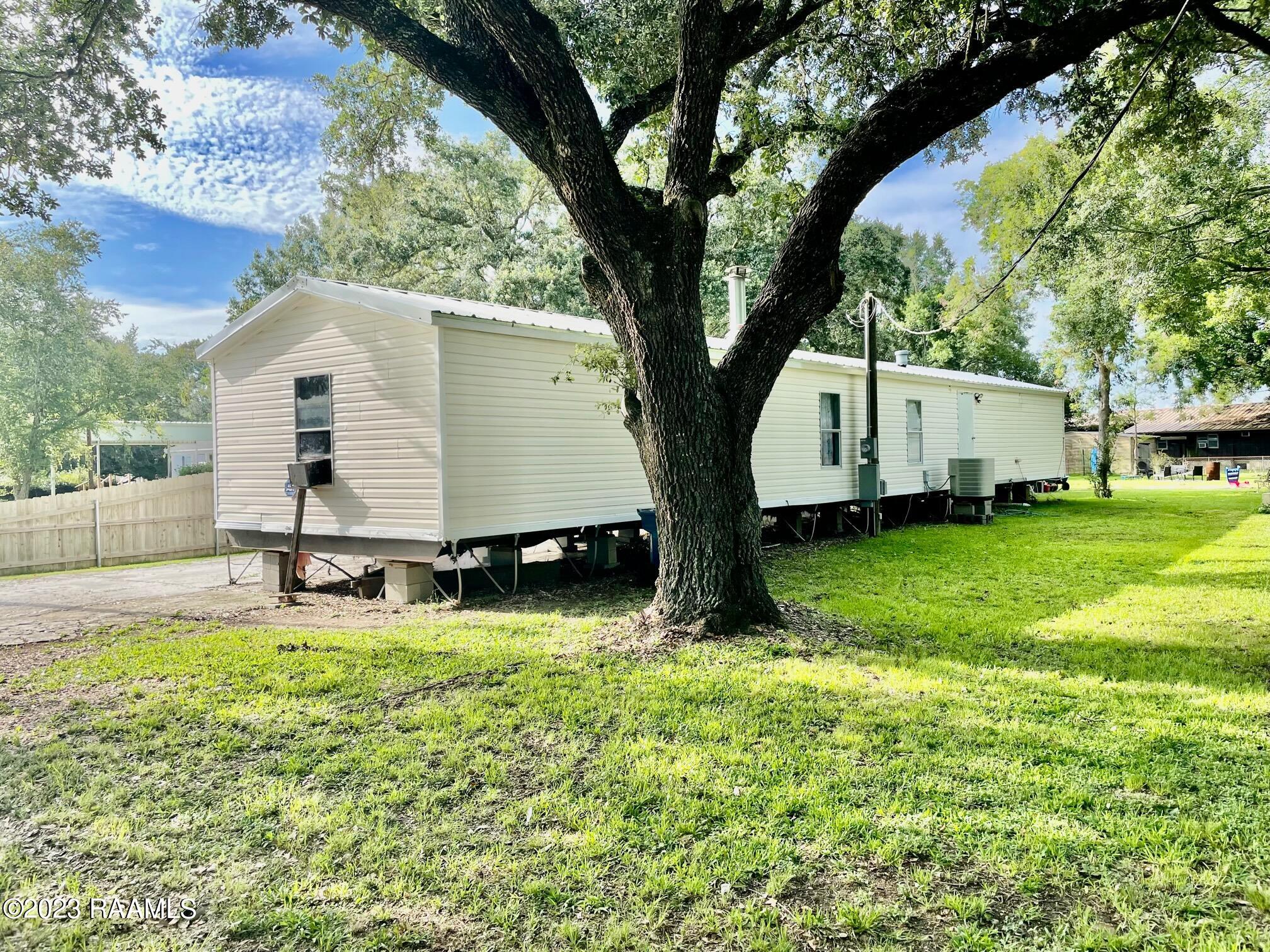 409 Bourque Road Lafayette, LA 70506 - Photo 3 of 16 IMG_3279 (1)