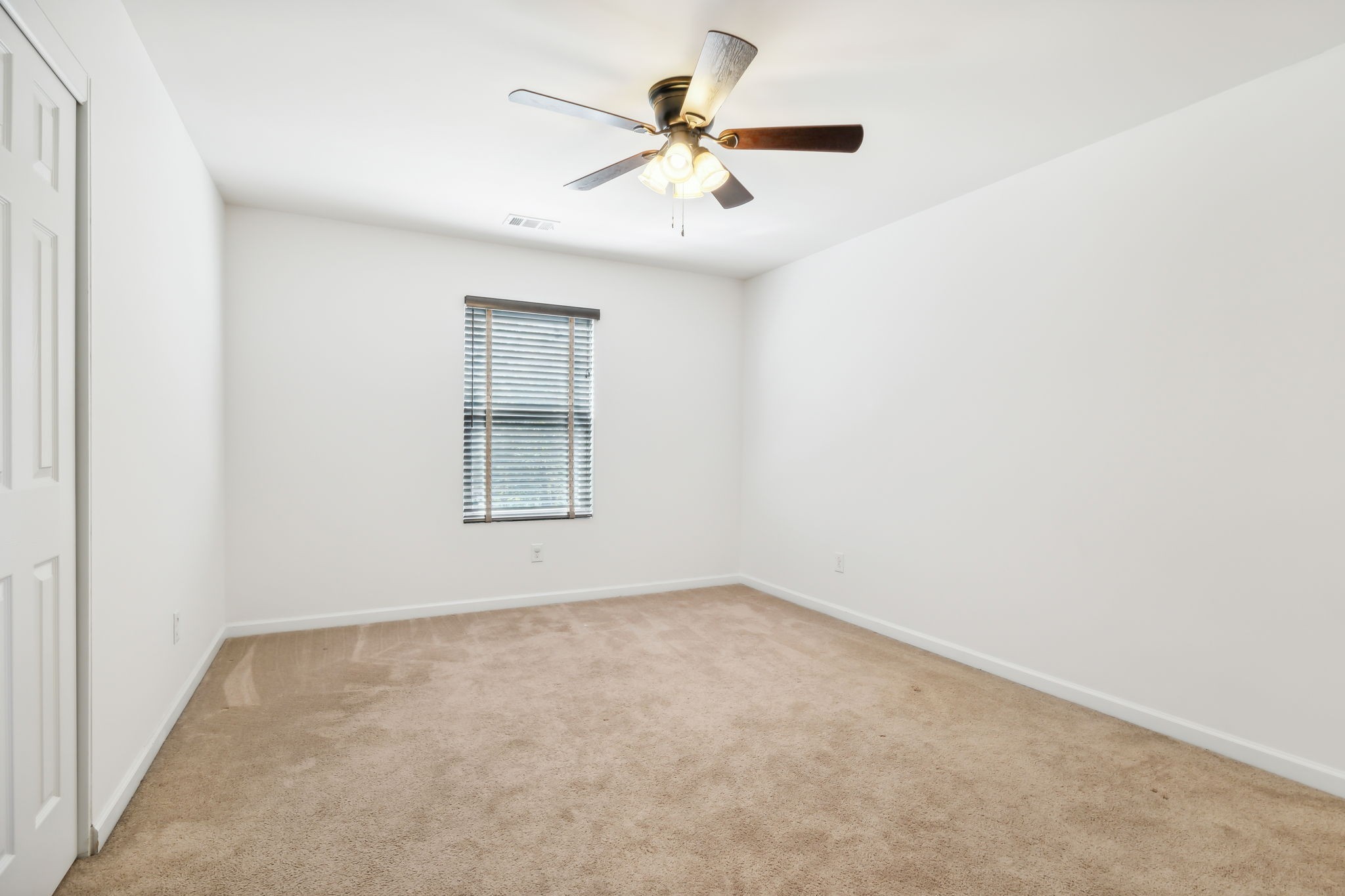 1408 Old Stone Road Lebanon, TN 37087 - Photo 19 of 31 an empty room with windows and fan