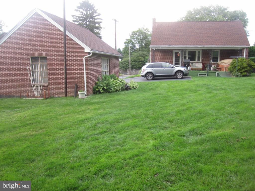 967 Quentin Road Lebanon, PA 17042 - Photo 5 of 16 Gallery Image 5
