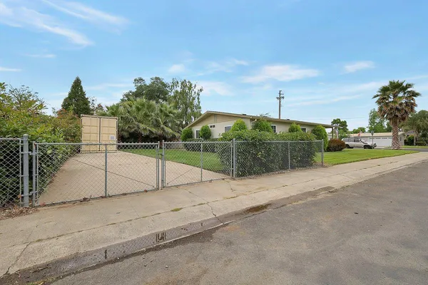 $399,000 | 303 Louis Lane, Colusa, CA 95932