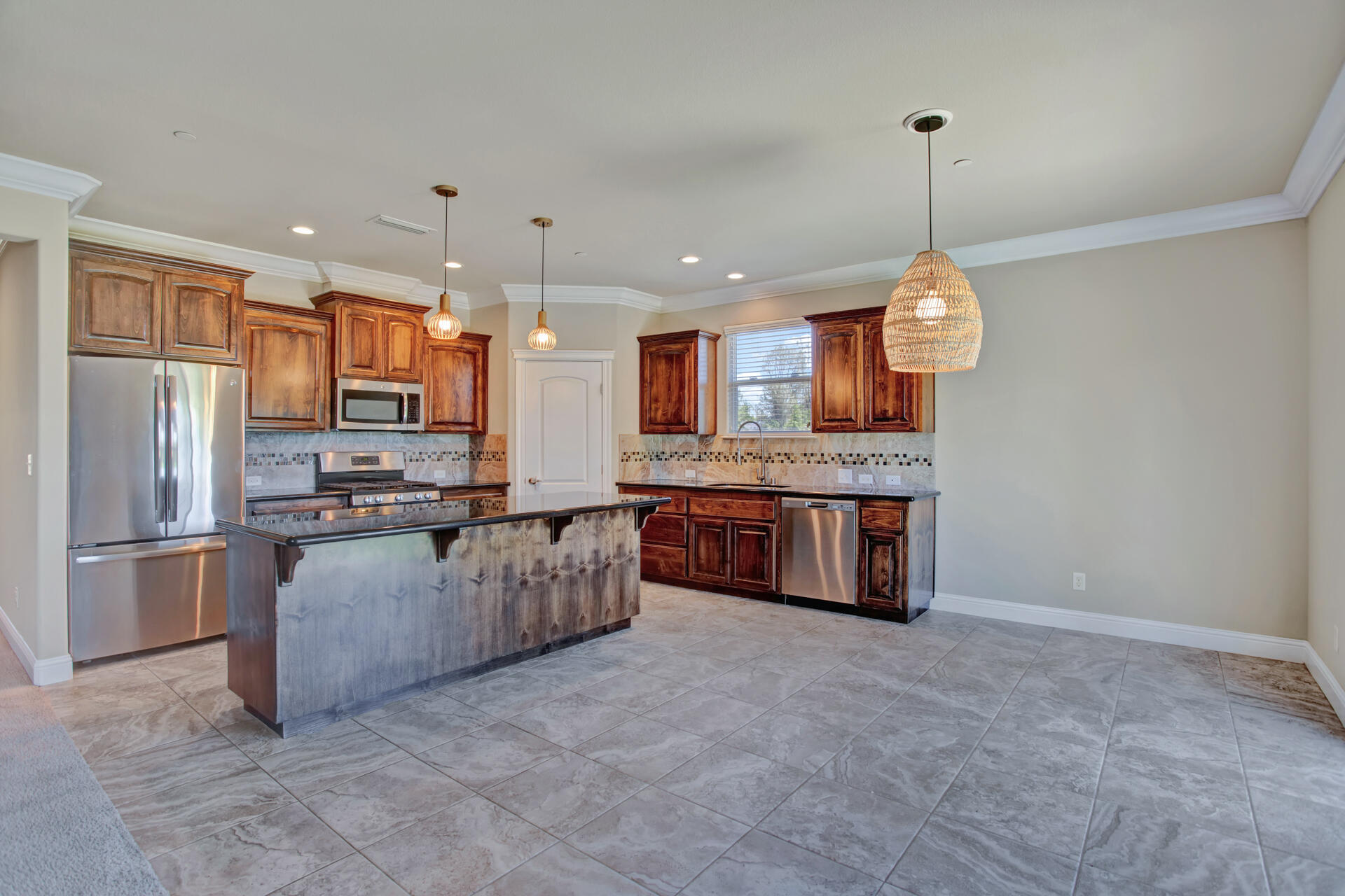 3499 Lemurian Road Redding, CA 96002 - Photo 2 of 15 IMG_6510