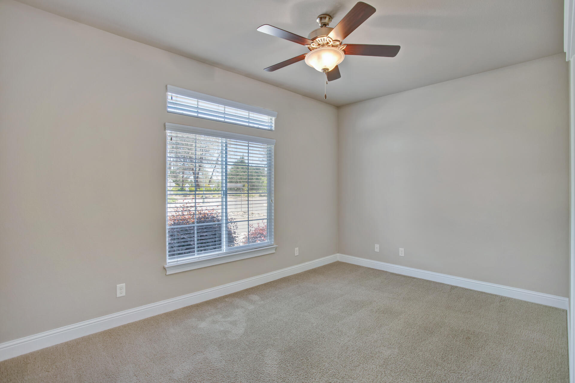 3499 Lemurian Road Redding, CA 96002 - Photo 8 of 15 IMG_6489