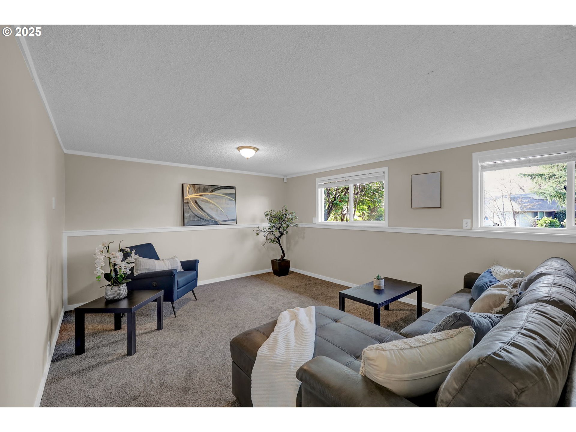 2015 Coventry Way Eugene, OR 97405 - Photo 31 of 48 a living room with furniture and window
