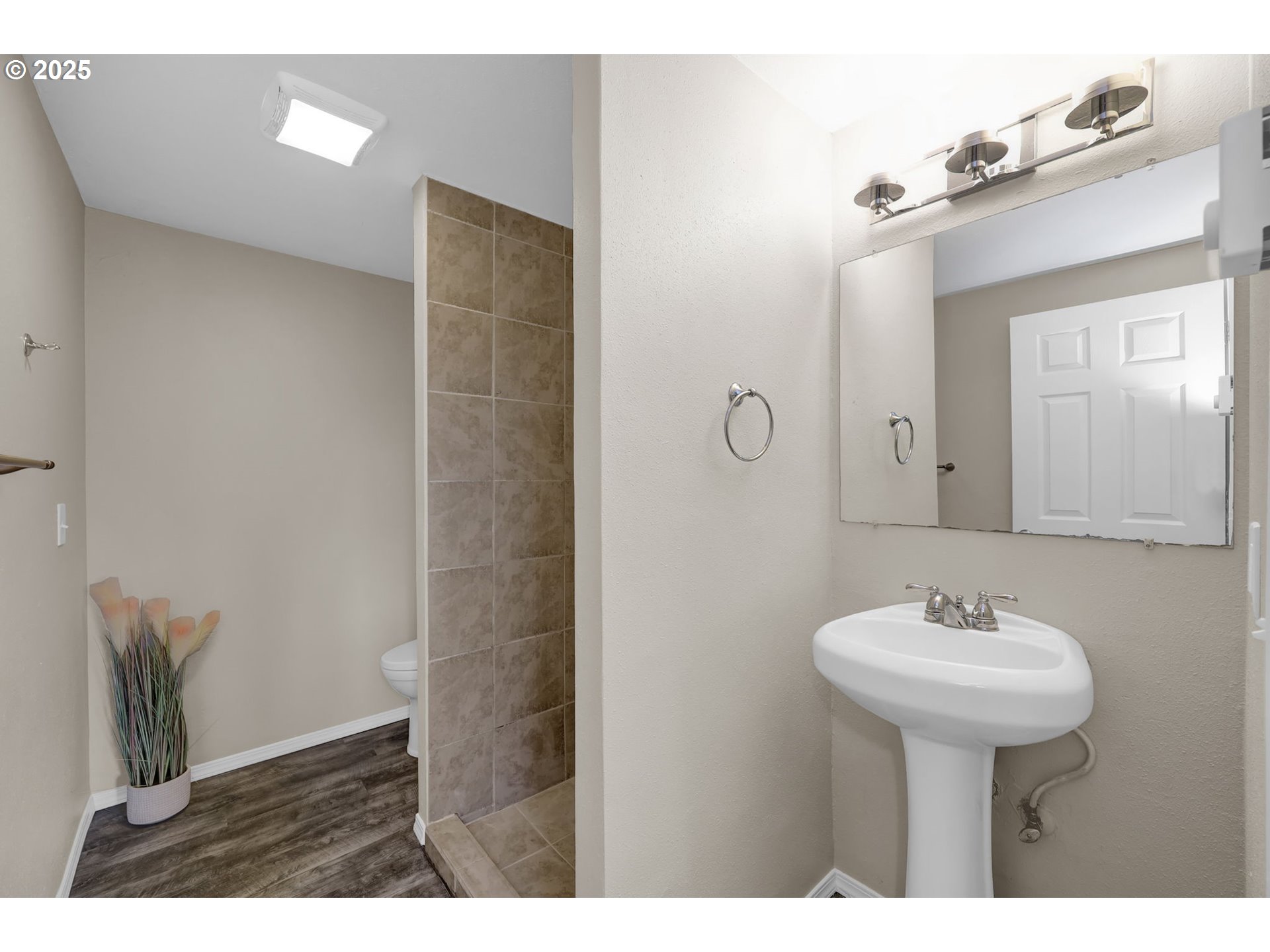 2015 Coventry Way Eugene, OR 97405 - Photo 37 of 48 a bathroom with a sink a mirror and a shower