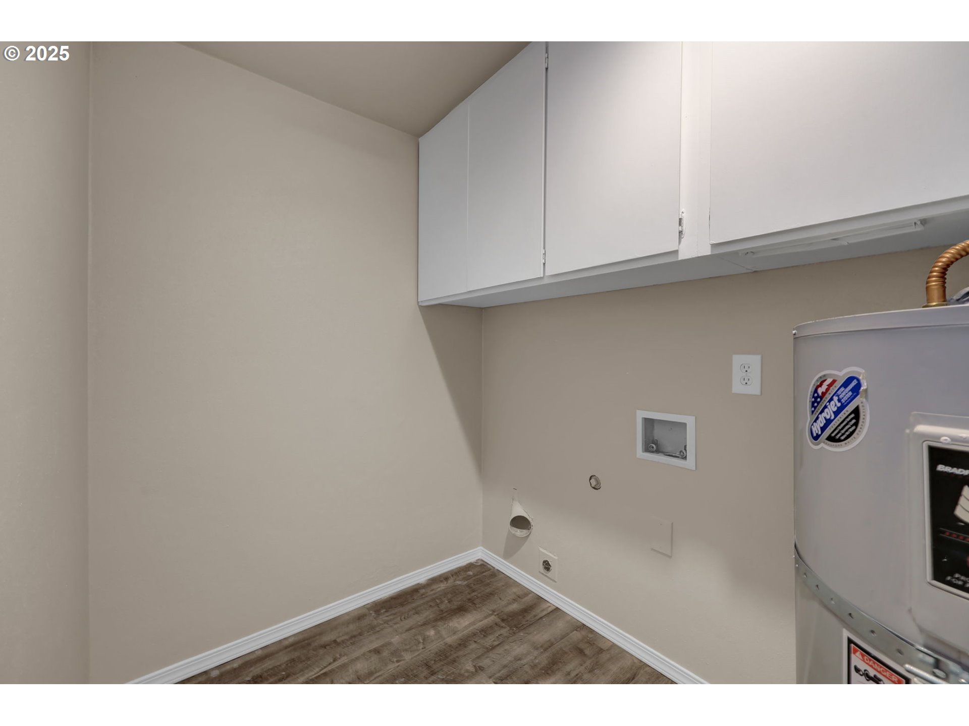 2015 Coventry Way Eugene, OR 97405 - Photo 40 of 48 a view of an empty room