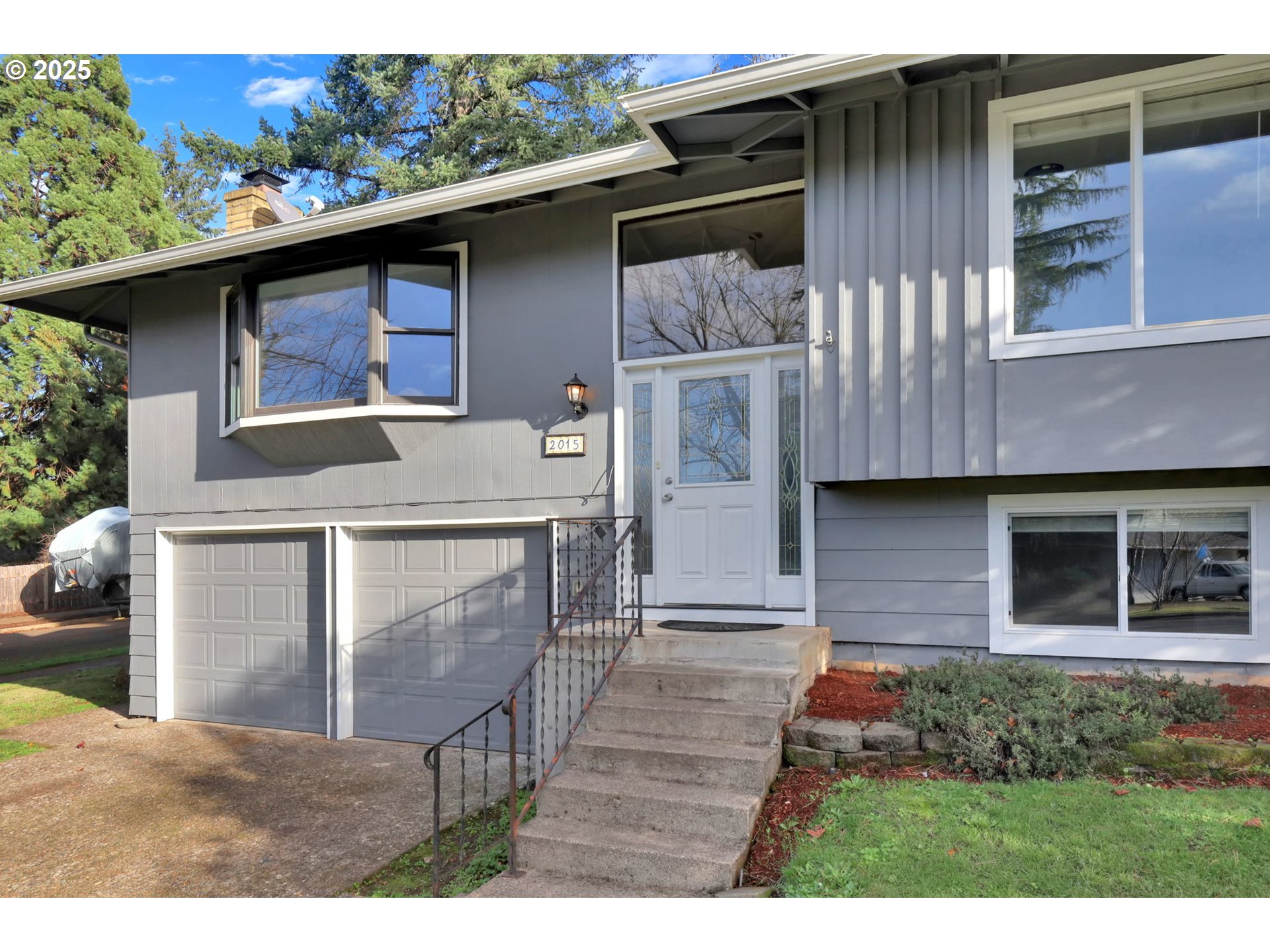 2015 Coventry Way Eugene, OR 97405 - Photo 47 of 48 a backyard of a house with lots of green space