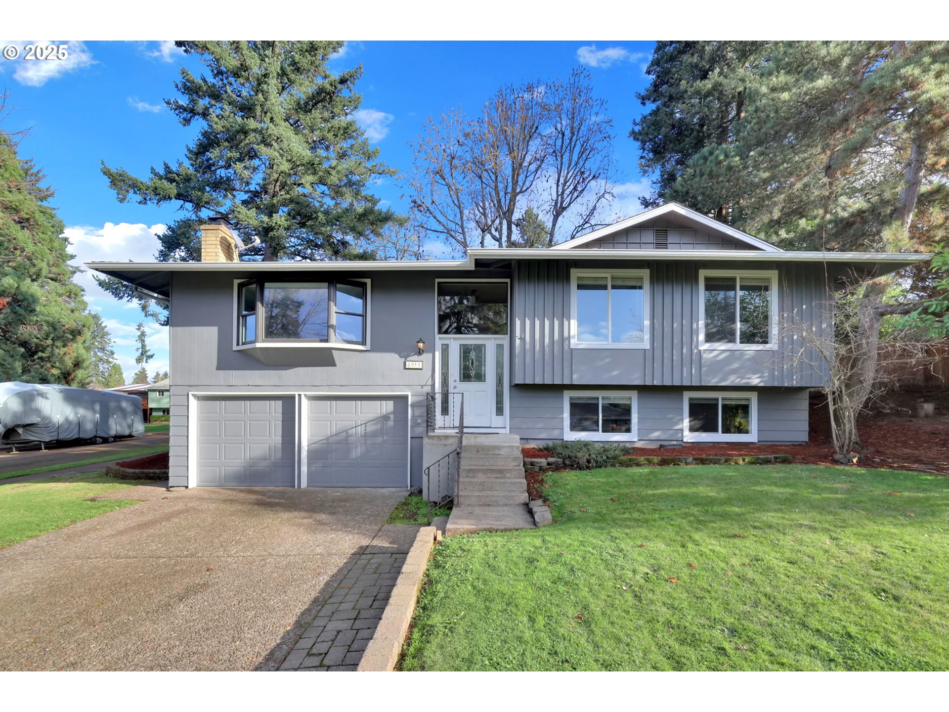 2015 Coventry Way Eugene, OR 97405 - Photo 48 of 48 a front view of a house with a yard and garage