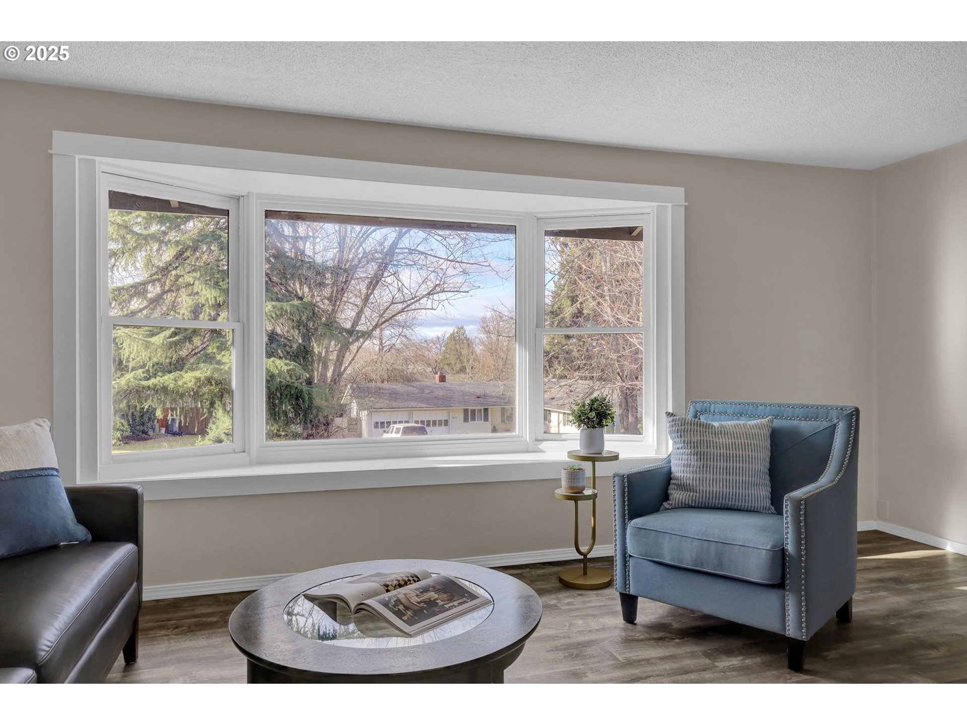 2015 Coventry Way Eugene, OR 97405 - Photo 7 of 48 a living room with furniture and a window