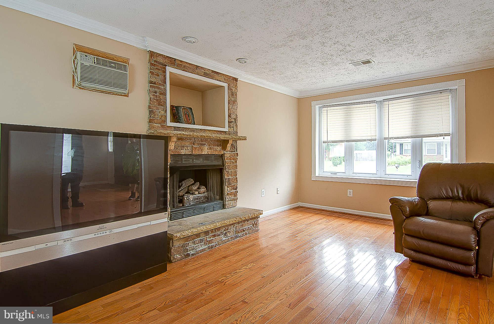 301 East Poplar Road Sterling, VA 20164 - Photo 4 of 21 Family Room