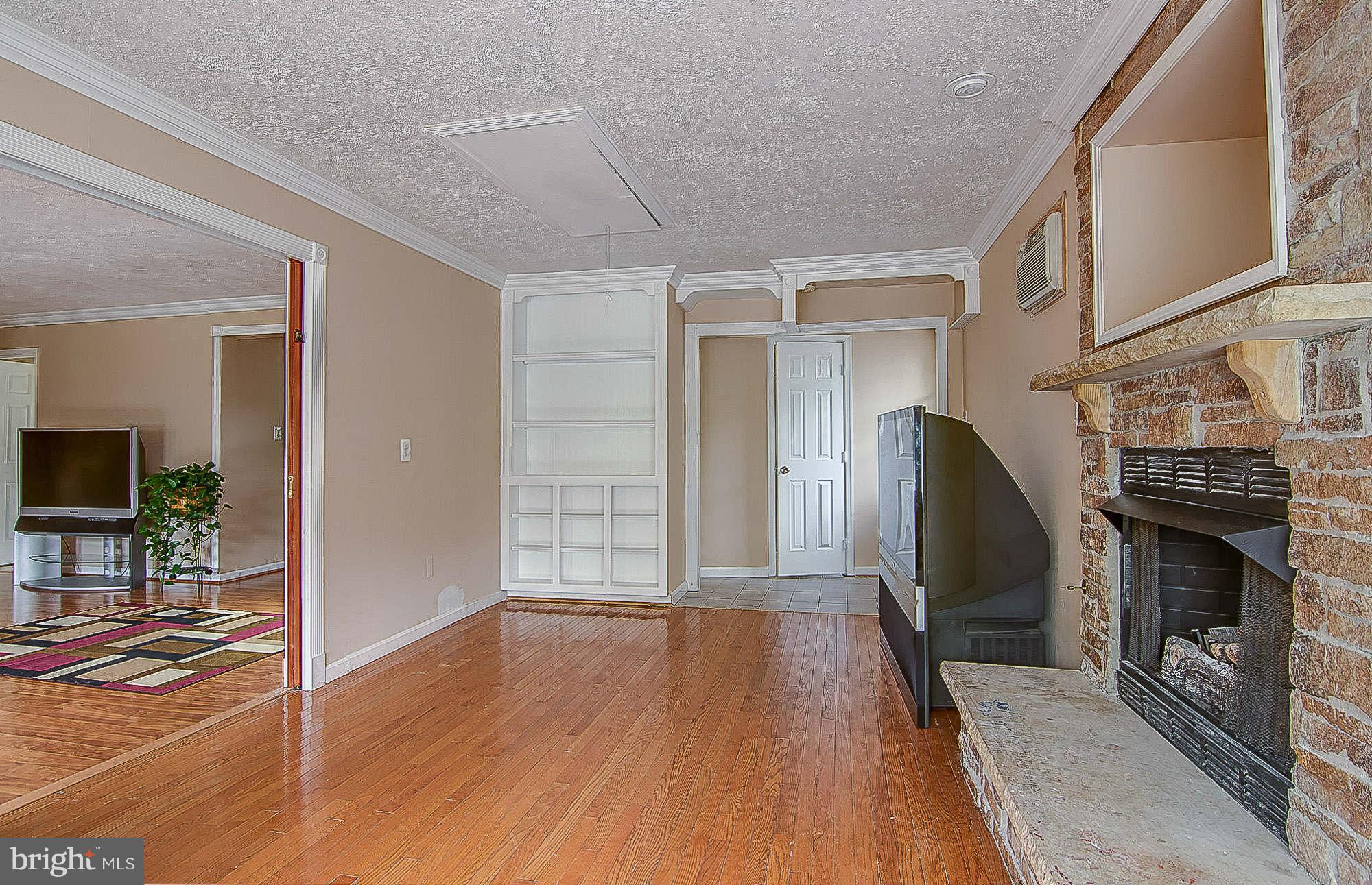 301 East Poplar Road Sterling, VA 20164 - Photo 5 of 21 Family Room