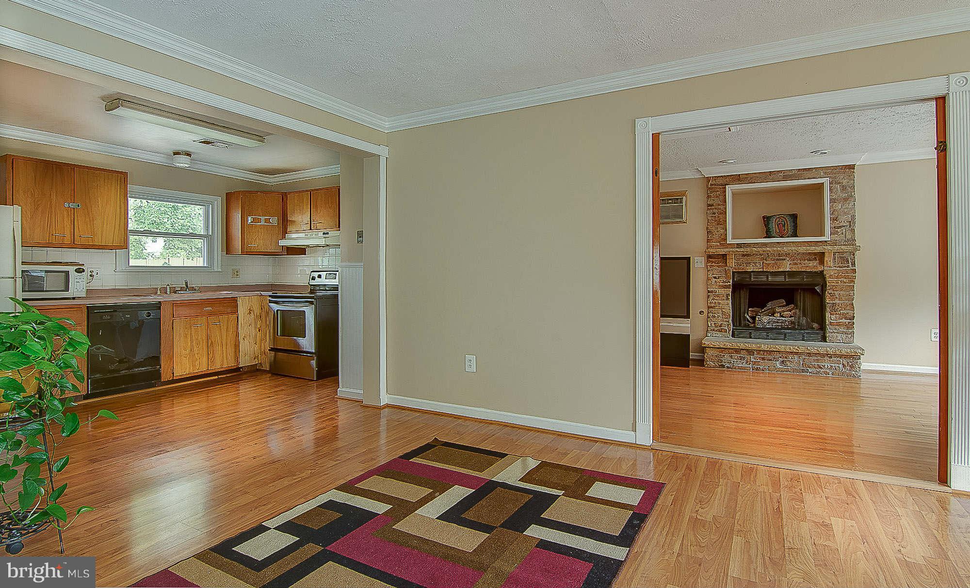 301 East Poplar Road Sterling, VA 20164 - Photo 8 of 21 Living Room