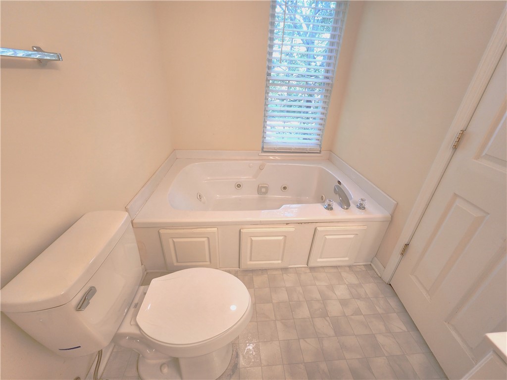 208 Blue Ridge Drive Clemson, SC 29631 - Photo 16 of 28 Master Bath