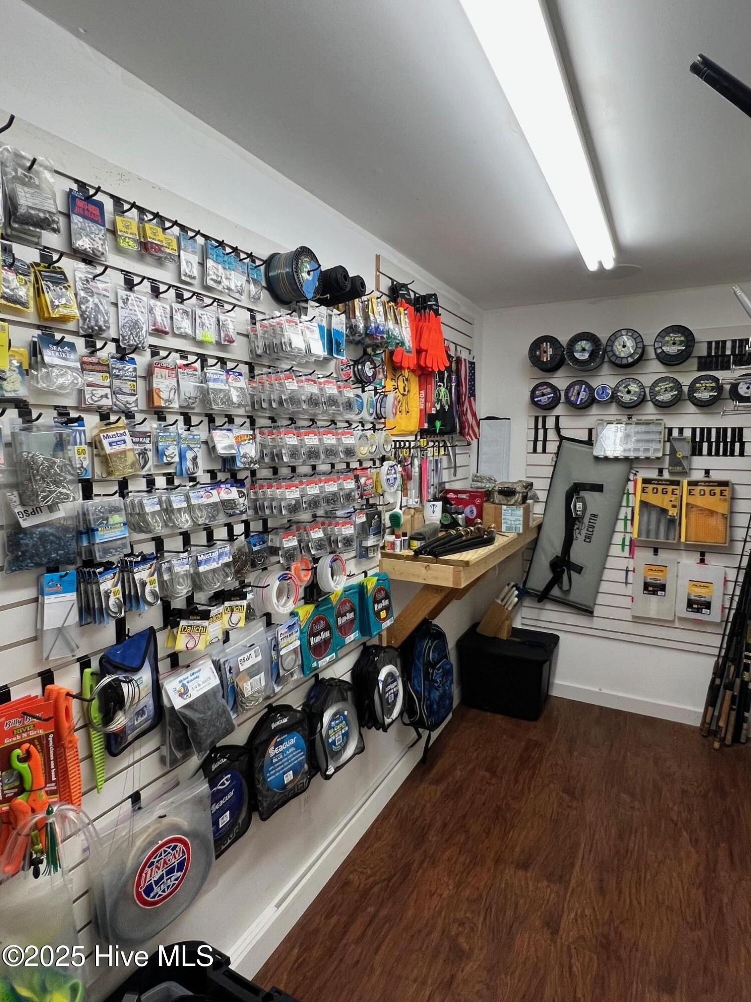 4127 Plantation Road Morehead City, NC 28557 - Photo 19 of 29 Contents and Slatwall do not Convey