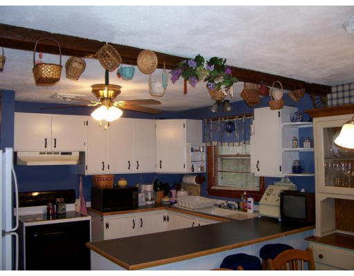 37 Ridgeway Avenue Westfield, MA 01085 - Photo 4 of 12 Gallery Image 4