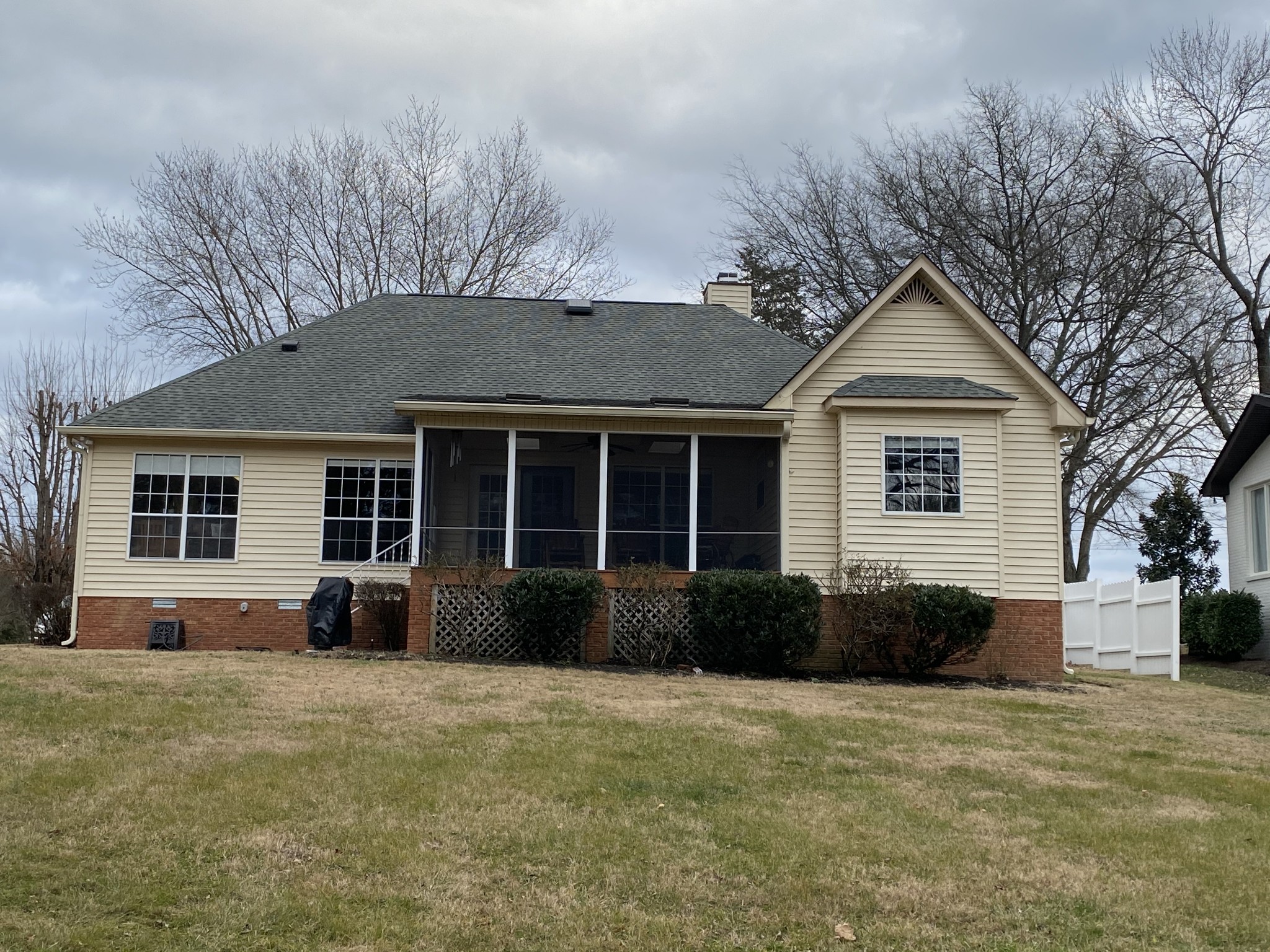 1045 Edgewater Circle Gallatin, TN 37066 - Photo 2 of 10 a front view of a house with a yard