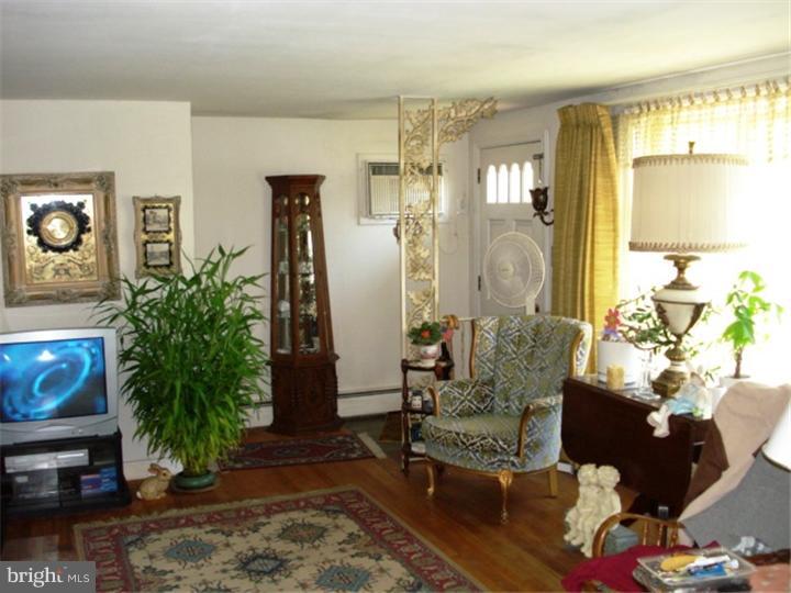 52 Ranoldo Terrace Cherry Hill, NJ 08034 - Photo 19 of 25 Living Room