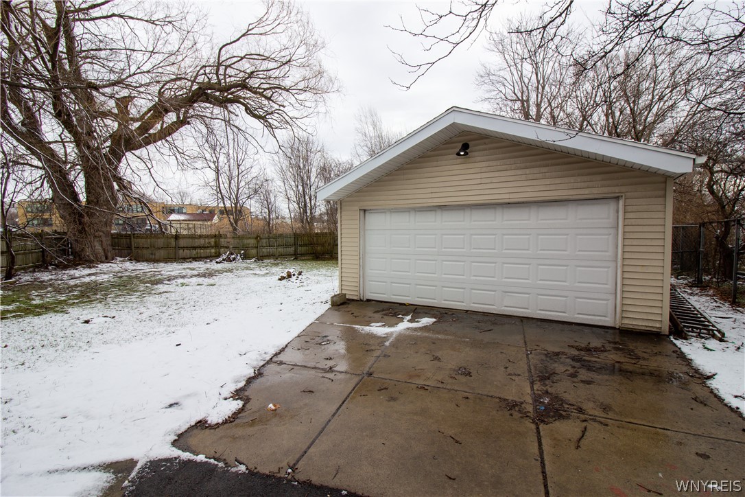 393 Beach Road Cheektowaga, NY 14225 - Photo 4 of 27