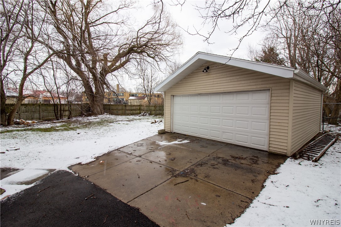 393 Beach Road Cheektowaga, NY 14225 - Photo 5 of 27