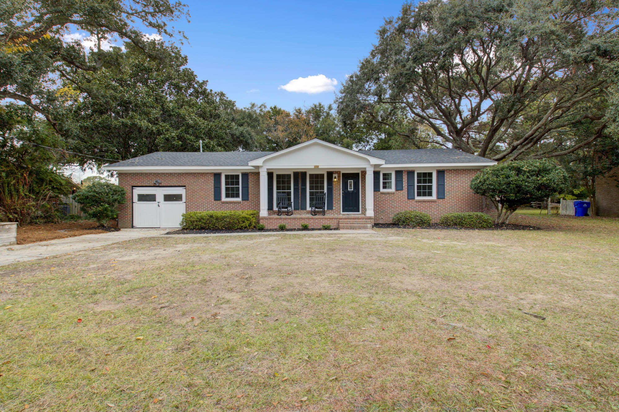 738 Harbor View Road Charleston, SC 29412 - Photo 3 of 27 738Harborview-CalSiglerPhotography (24)