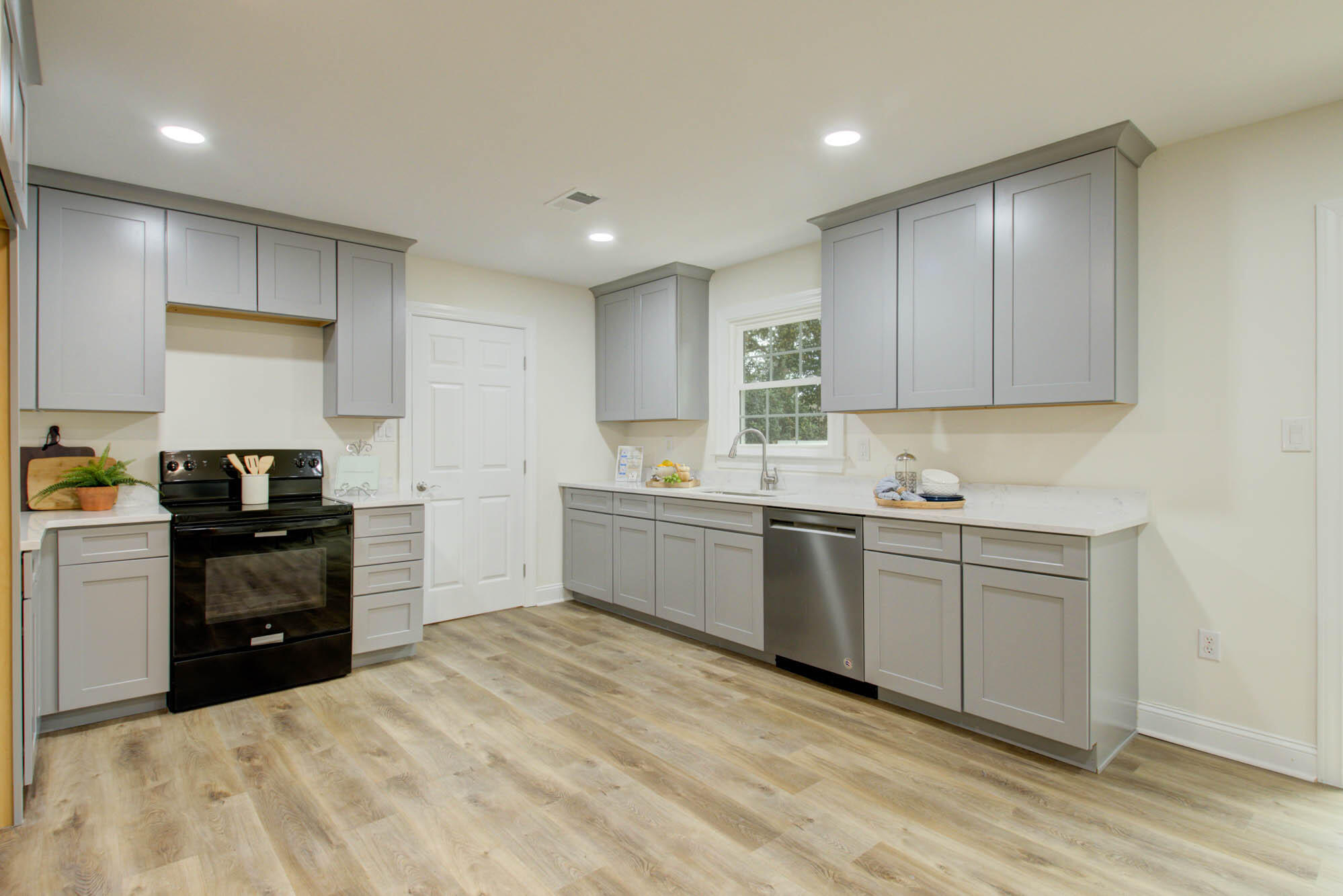 738 Harbor View Road Charleston, SC 29412 - Photo 5 of 27 738Harborview-CalSiglerPhotography (6)