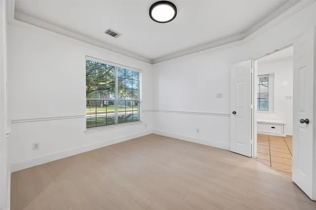 a view of empty room with window