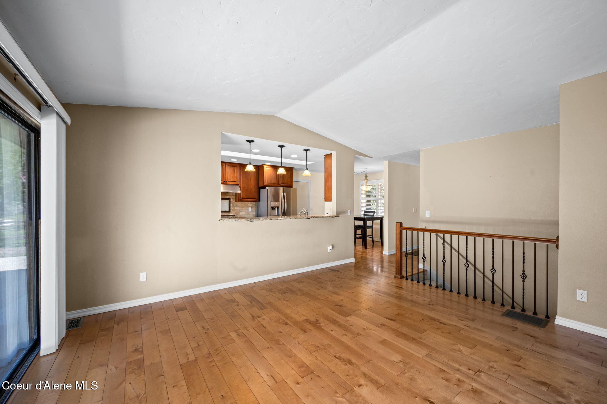 4006 North Moccasin Road Coeur D'Alene, ID 83815 - Photo 11 of 53 Living Room