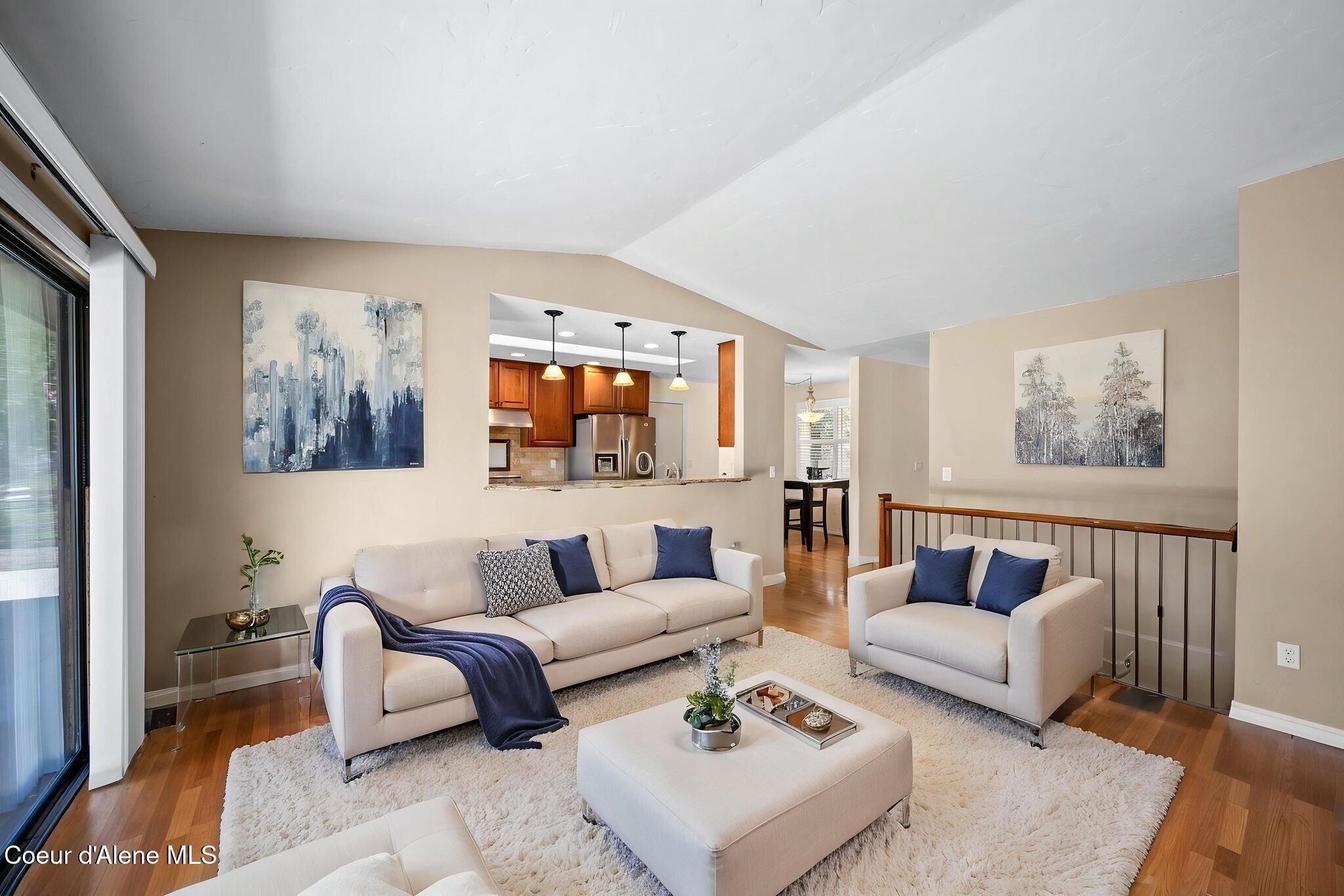 4006 North Moccasin Road Coeur D'Alene, ID 83815 - Photo 12 of 53 Living Room