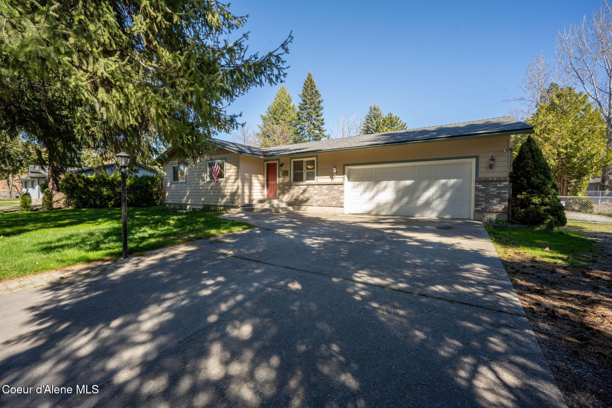 4006 North Moccasin Road Coeur D'Alene, ID 83815 - Photo 2 of 53 Two Car attached Garage