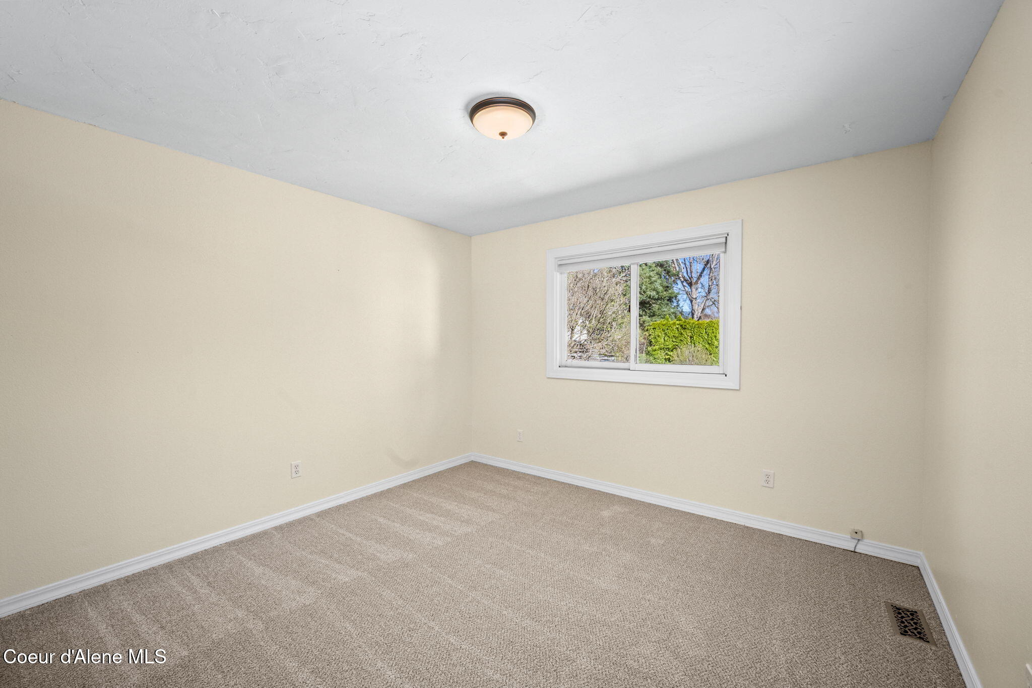 4006 North Moccasin Road Coeur D'Alene, ID 83815 - Photo 27 of 53 Bedroom 3