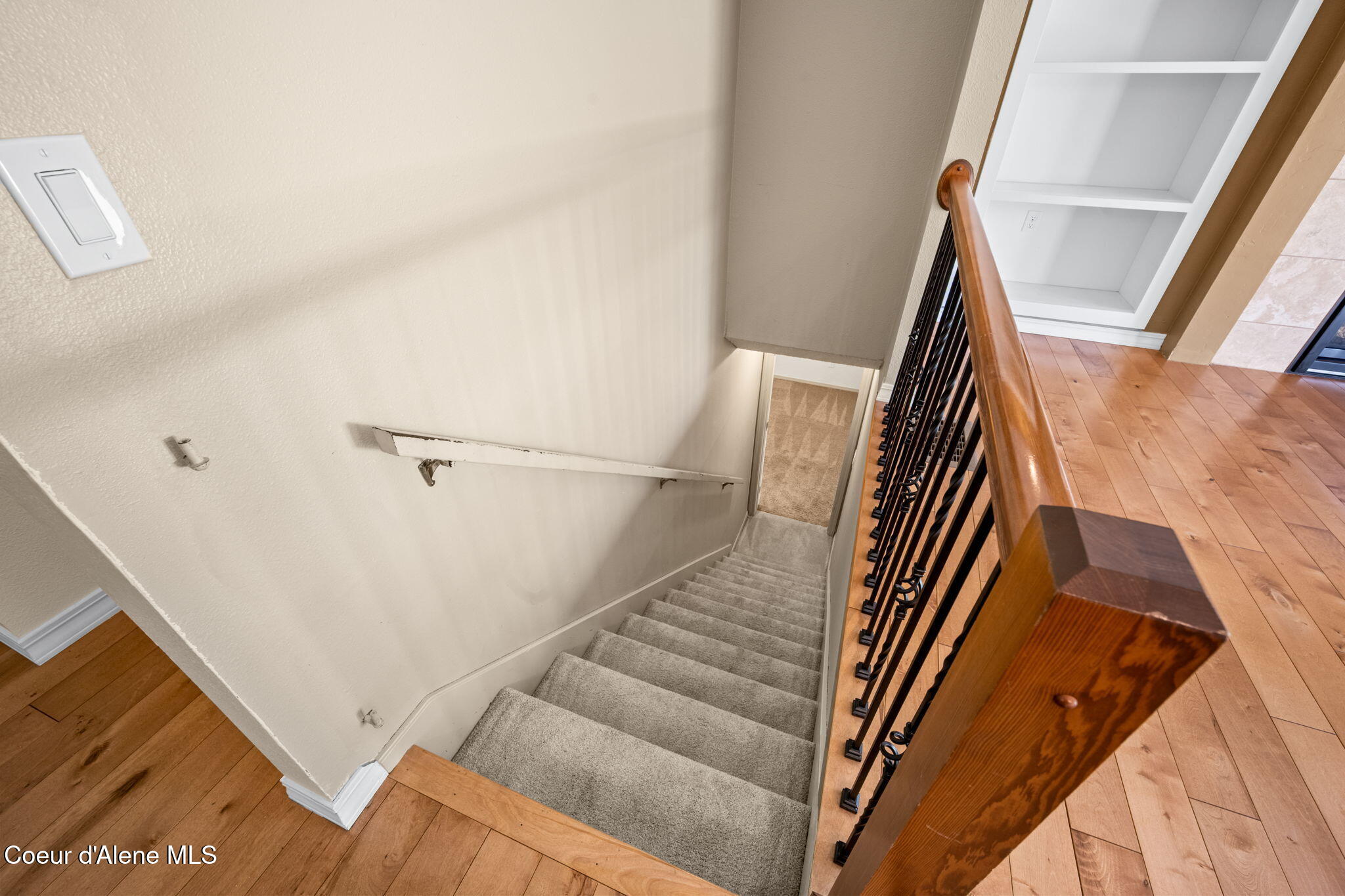 4006 North Moccasin Road Coeur D'Alene, ID 83815 - Photo 29 of 53 Stairwell