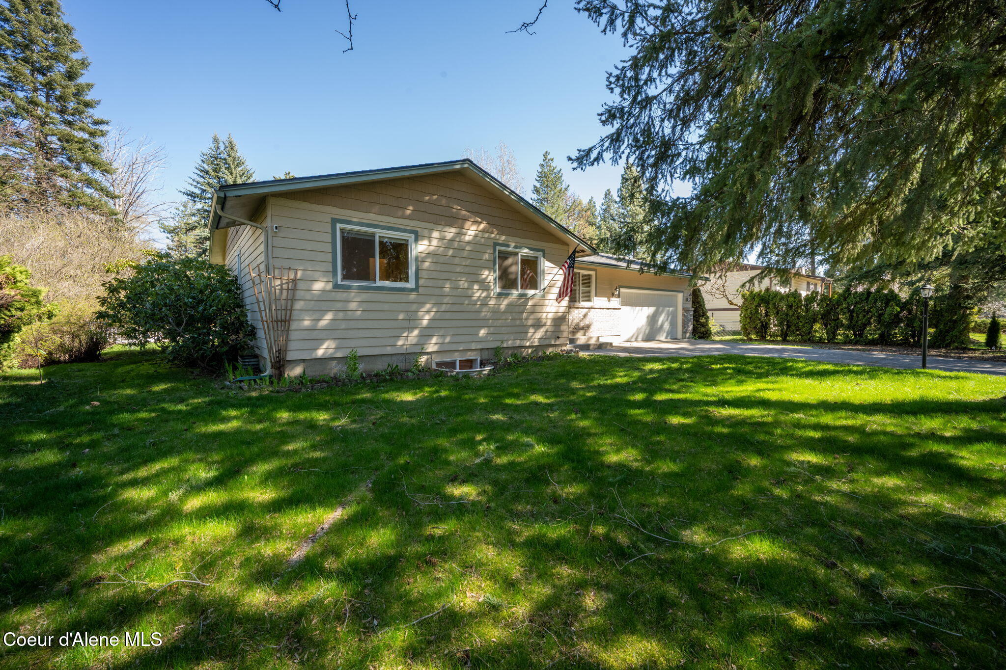 4006 North Moccasin Road Coeur D'Alene, ID 83815 - Photo 3 of 53 Front yard