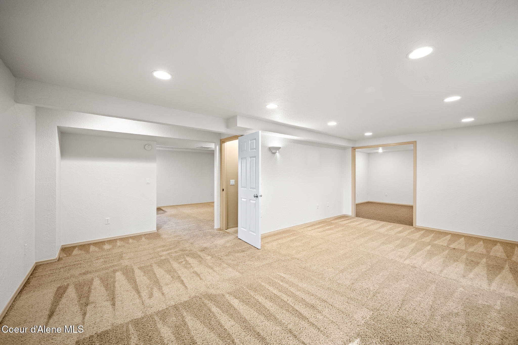 4006 North Moccasin Road Coeur D'Alene, ID 83815 - Photo 31 of 53 Family Room