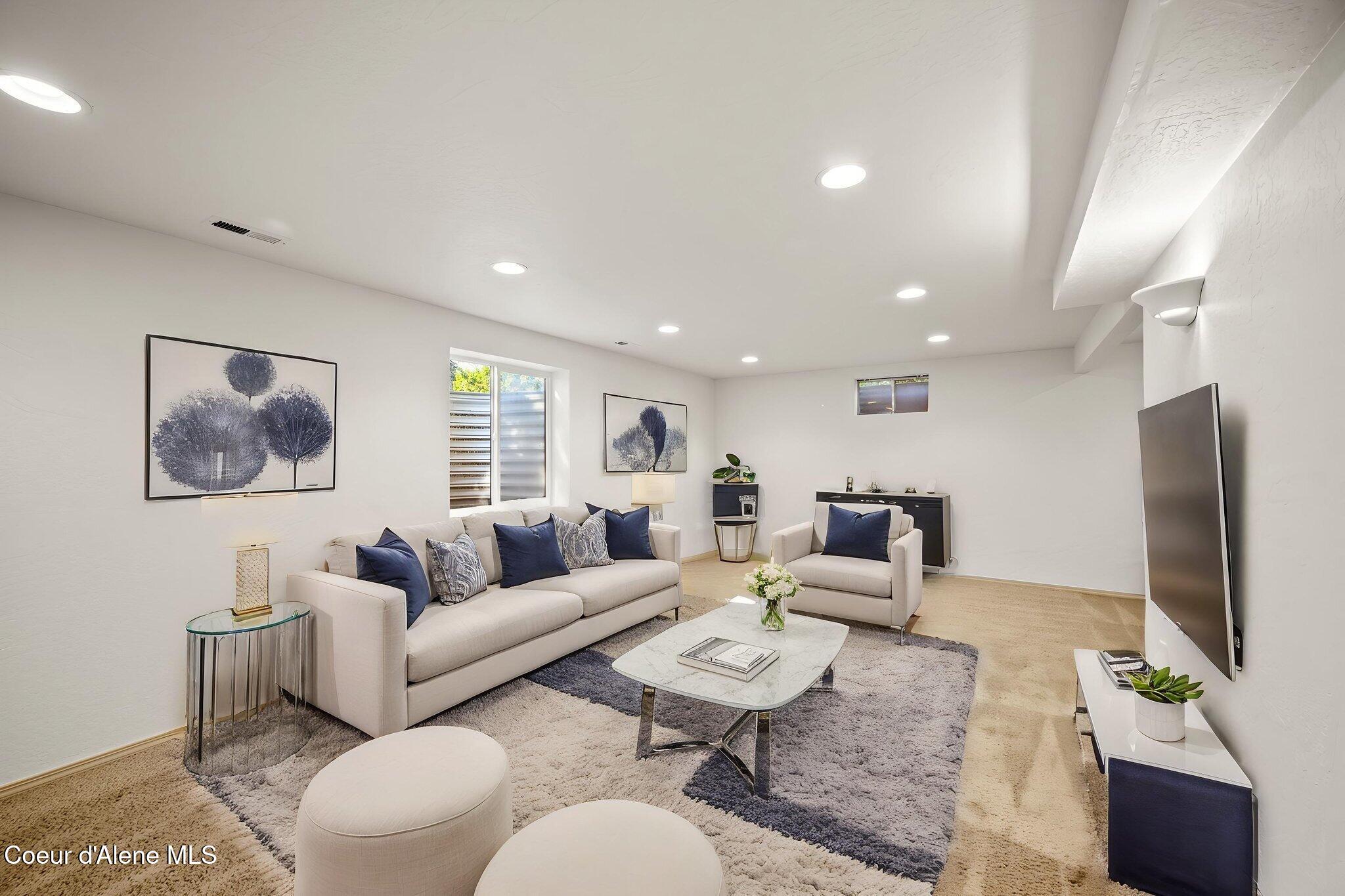 4006 North Moccasin Road Coeur D'Alene, ID 83815 - Photo 33 of 53 Family Room