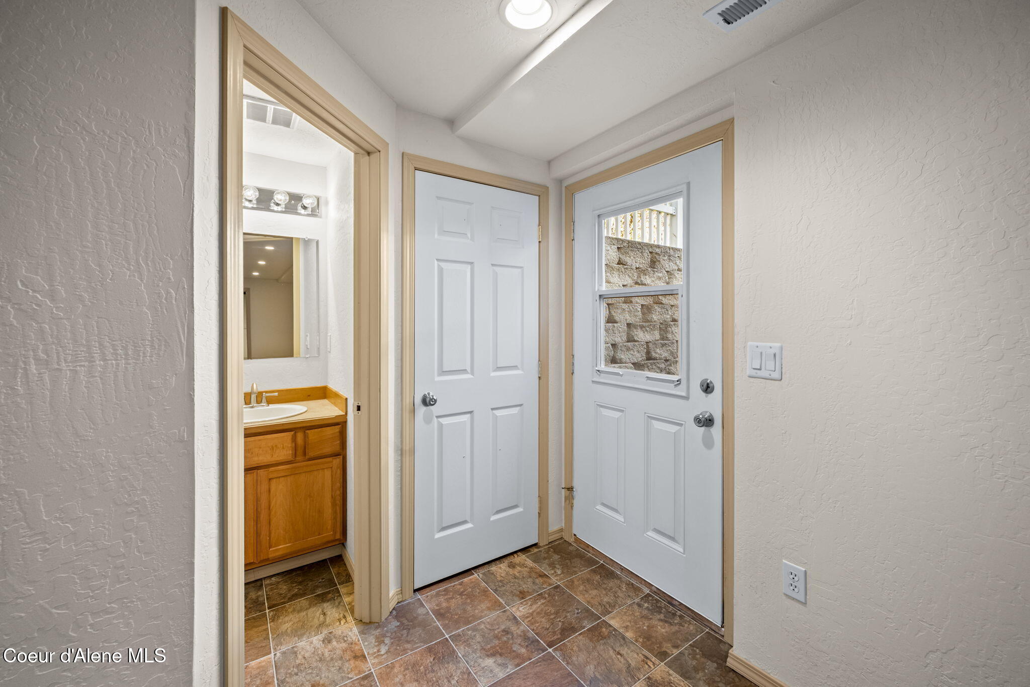 4006 North Moccasin Road Coeur D'Alene, ID 83815 - Photo 40 of 53 Bathroom - Basement
