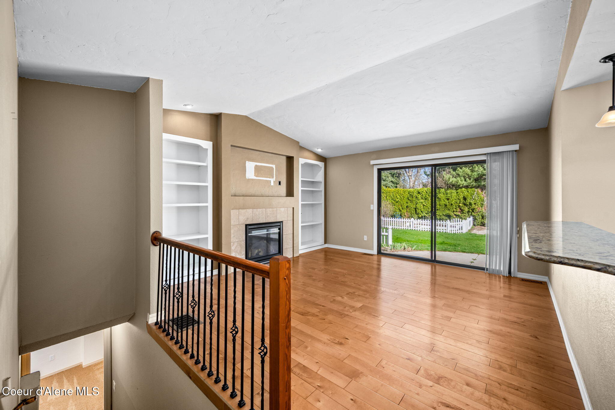 4006 North Moccasin Road Coeur D'Alene, ID 83815 - Photo 6 of 53 Living Room