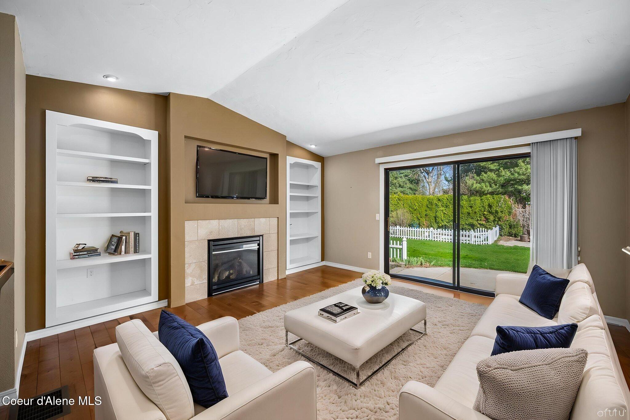 4006 North Moccasin Road Coeur D'Alene, ID 83815 - Photo 8 of 53 Living Room