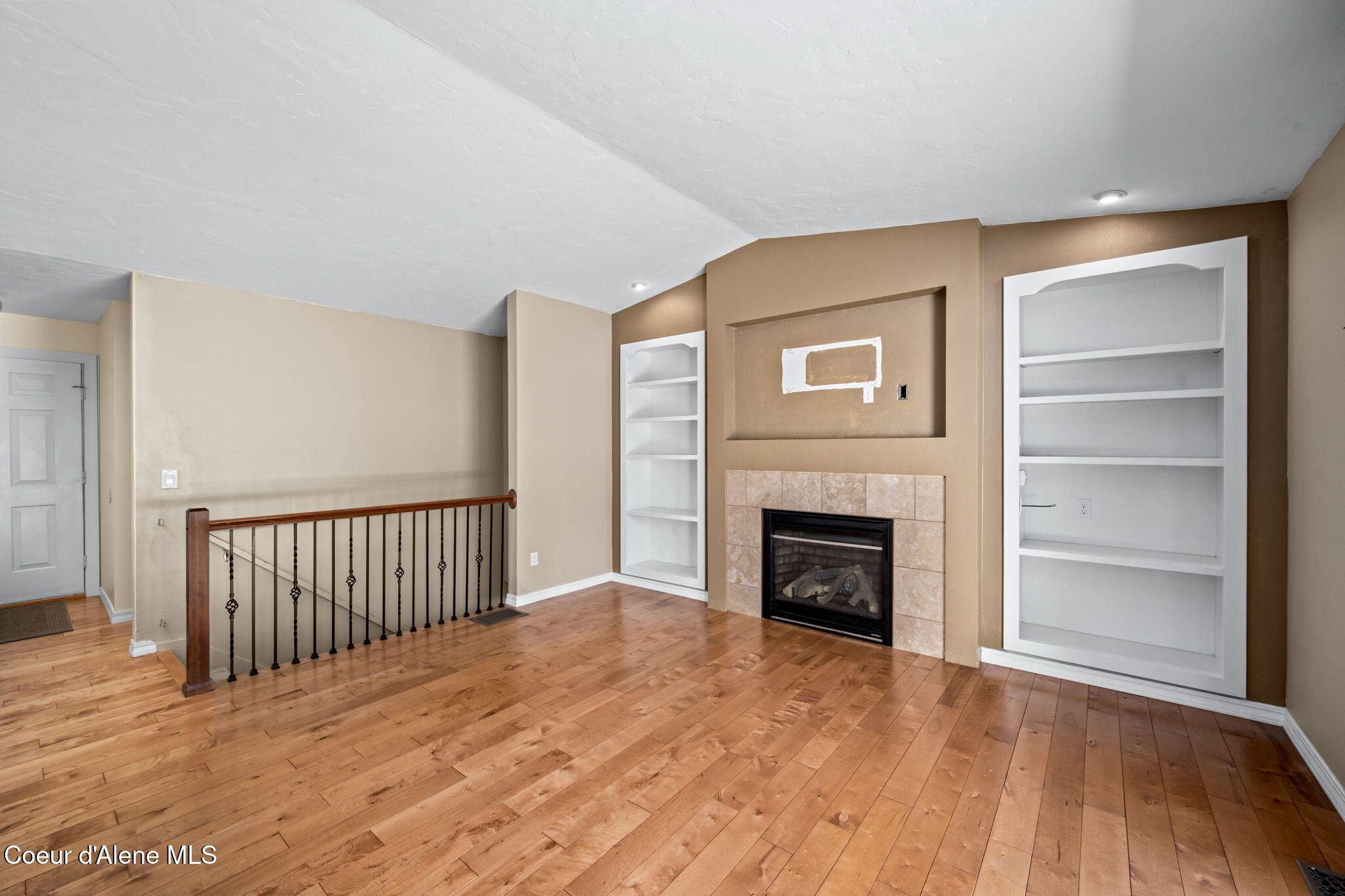 4006 North Moccasin Road Coeur D'Alene, ID 83815 - Photo 9 of 53 Living Room