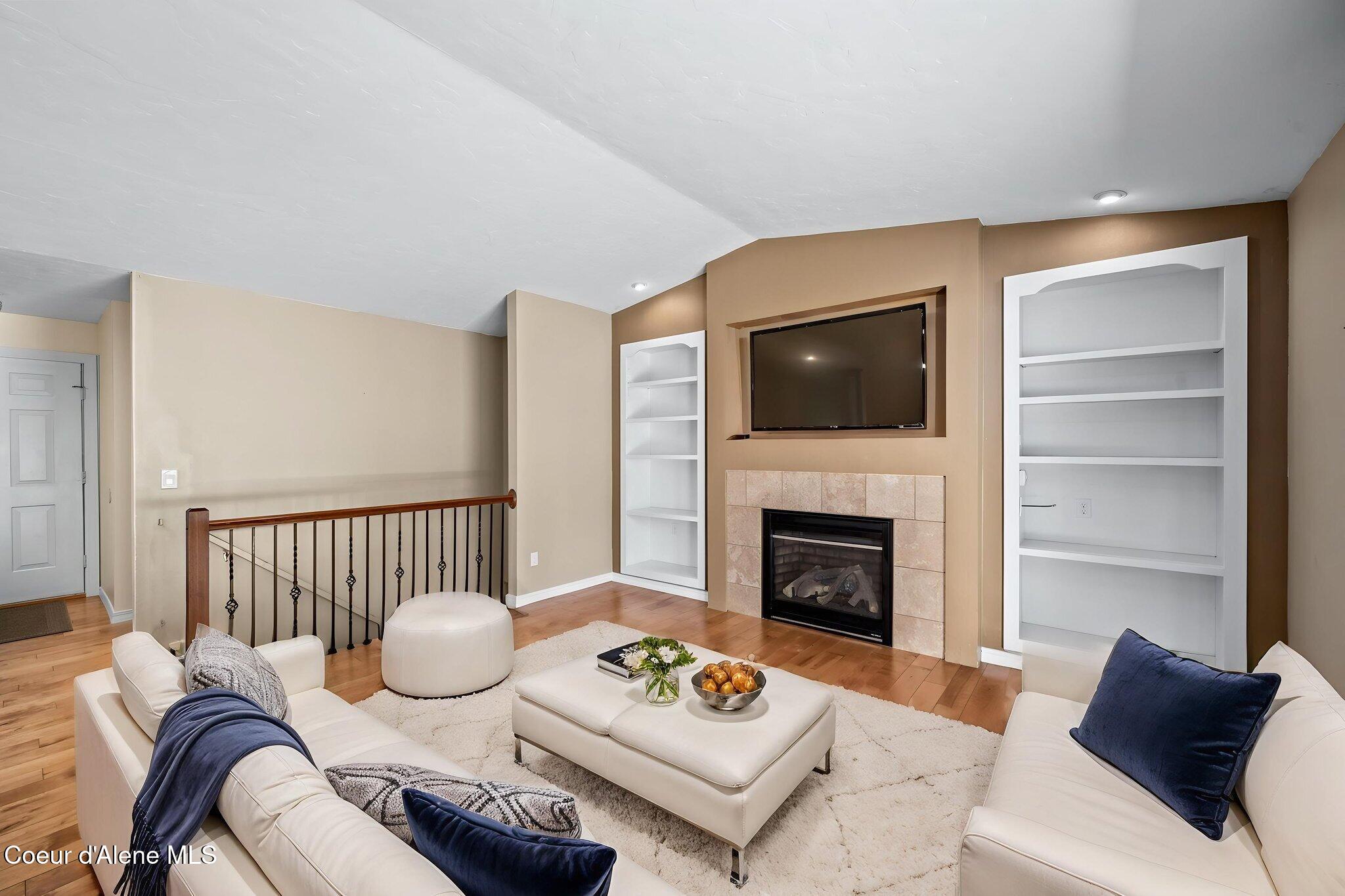 4006 North Moccasin Road Coeur D'Alene, ID 83815 - Photo 10 of 53 Living Room