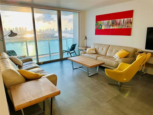 $6,100 | 650 West Avenue, Unit 2309, Miami Beach, FL 33139