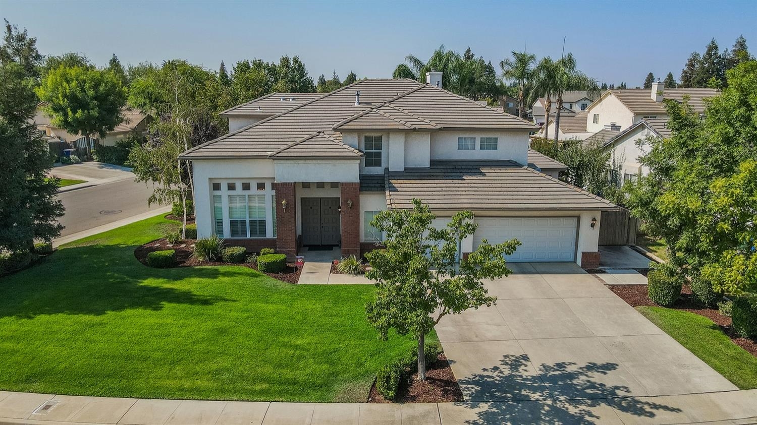 693 East Muir Avenue Reedley, CA 93654 - Photo 1 of 38 Gallery Image 1