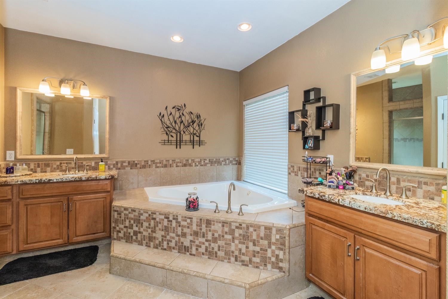 693 East Muir Avenue Reedley, CA 93654 - Photo 20 of 38 Gallery Image 20