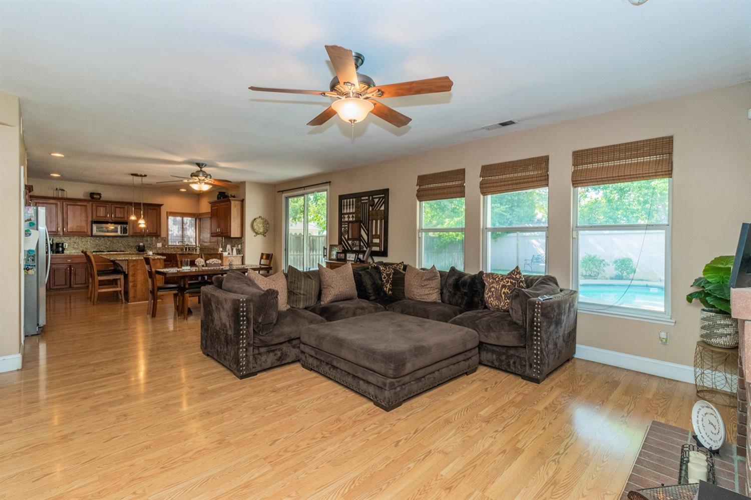 693 East Muir Avenue Reedley, CA 93654 - Photo 7 of 38 Gallery Image 7