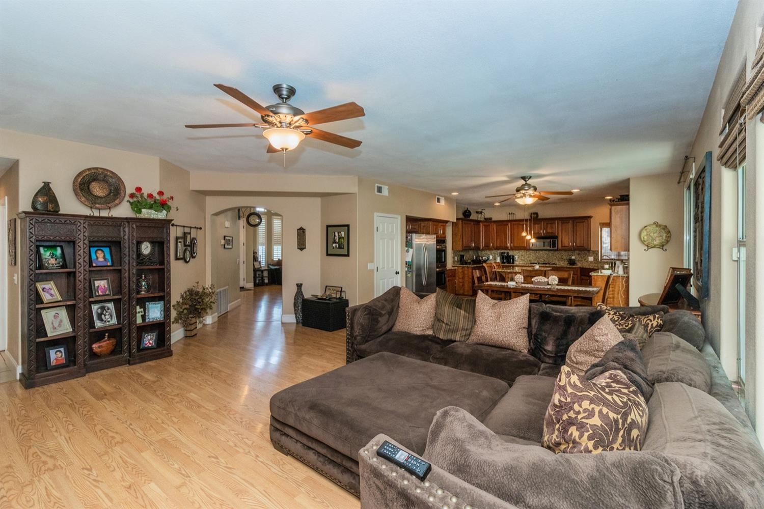 693 East Muir Avenue Reedley, CA 93654 - Photo 8 of 38 Gallery Image 8