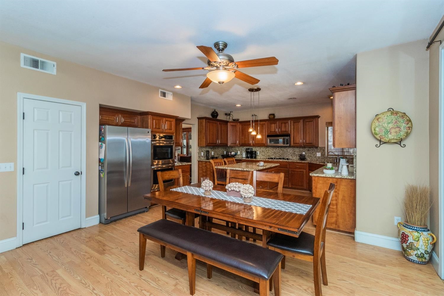 693 East Muir Avenue Reedley, CA 93654 - Photo 10 of 38 Gallery Image 10