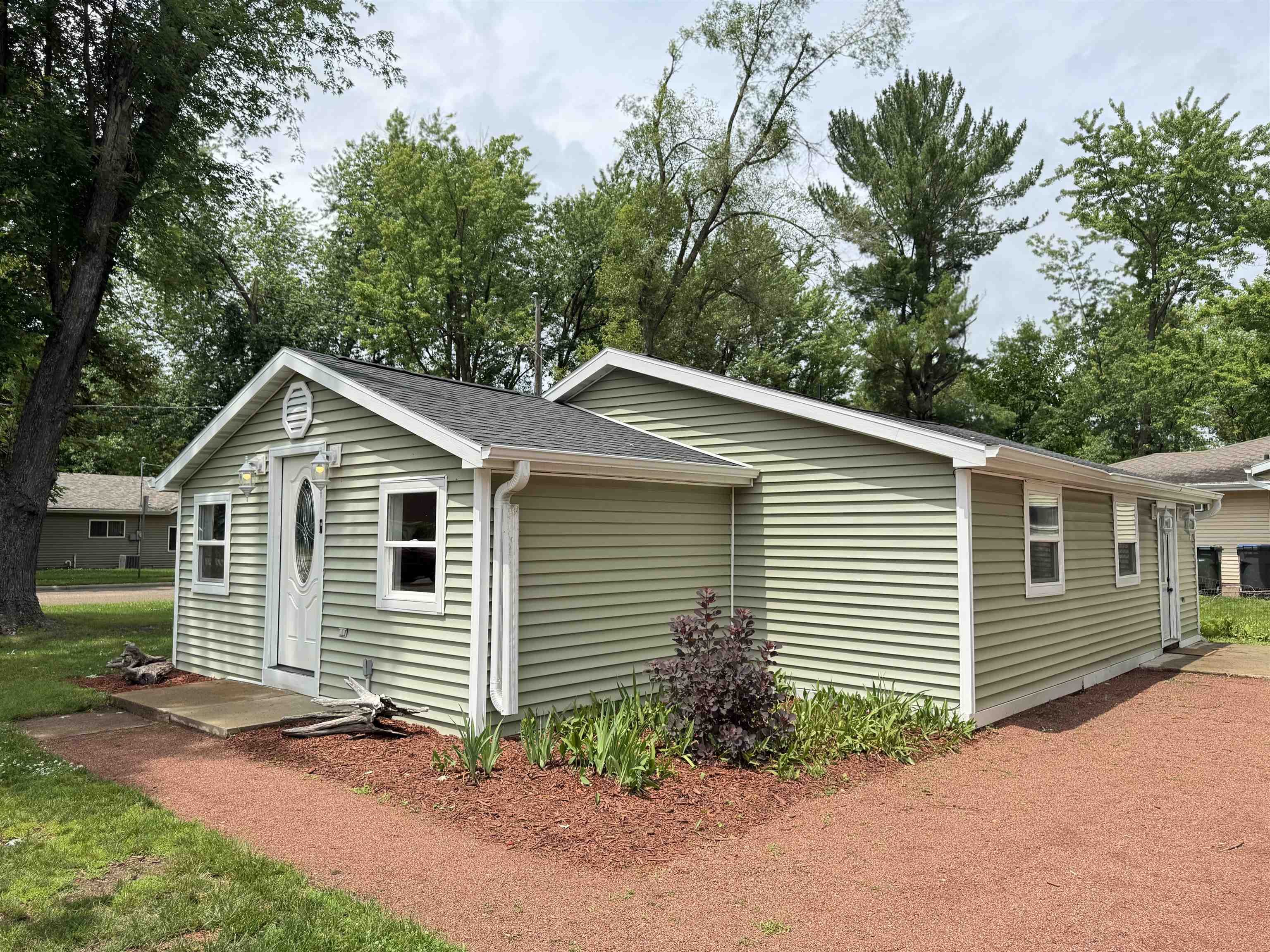 803 Demarest Avenue Waupaca, WI 54981 - Photo 1 of 16