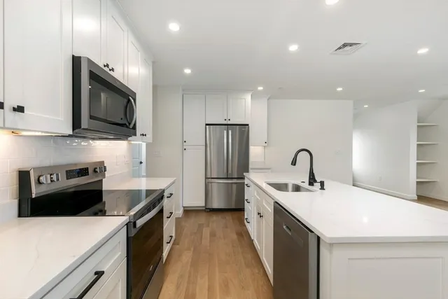 $599,900 | 106 Broadway, Unit 3, Salem, MA 01970