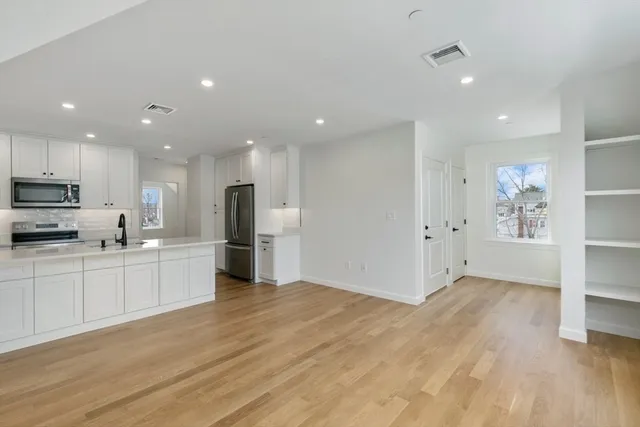 $599,900 | 106 Broadway, Unit 3, Salem, MA 01970