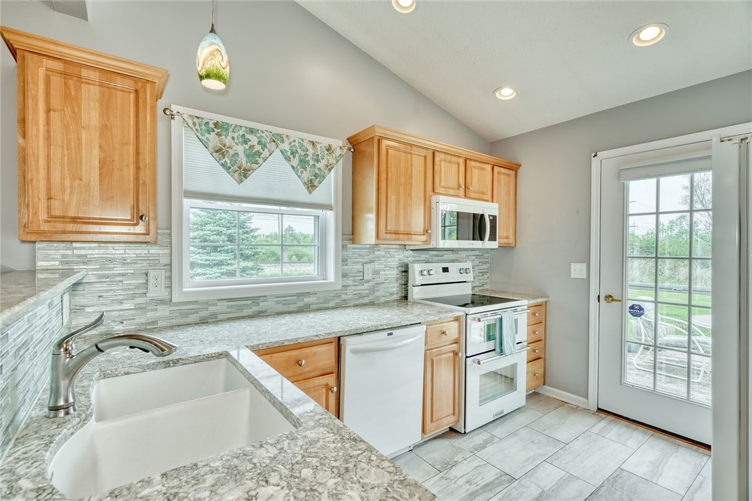 95 Eagle Pine Way Rochester, NY 14623 - Photo 15 of 38