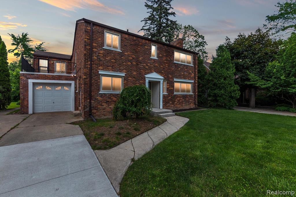 1058 Roslyn Road Grosse Pointe Woods, MI 48236 - Photo 2 of 43